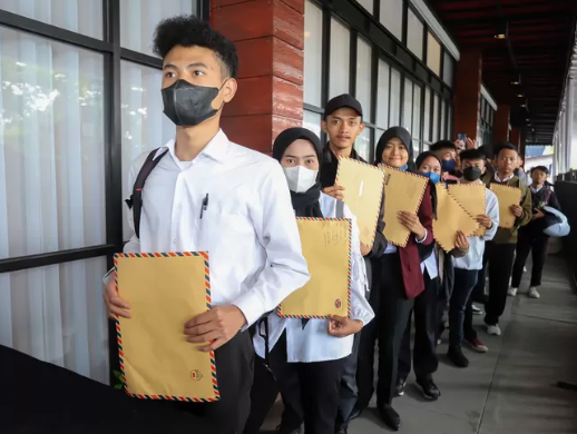 Pencari Kerja siap bersaing dengan skill bahasa Inggris